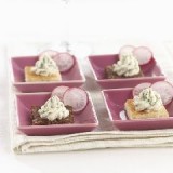 Roggetoastjes met kruidenkaas