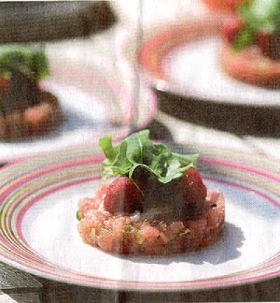 Rode tonijntartaar met langoustine-limoen-mayonaise en gemarineerde kerstomaten