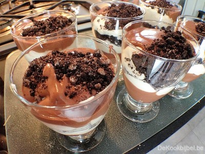 Triffle van Baileys met Oreo crumble