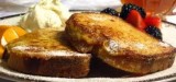 Gebonden wittebrood met vanilleroomijs en kandijsiroop