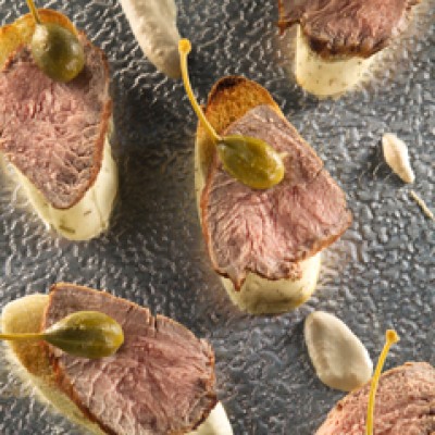 Vitello tonnato crostini's