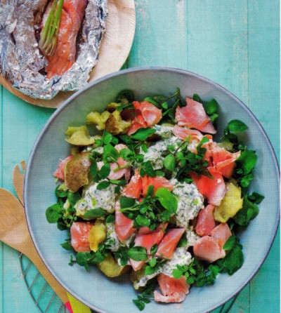 Salade van zalm, gepofte aardappelen en appeltzatziki Salade van zalm, gepofte aardappelen en appeltzatziki