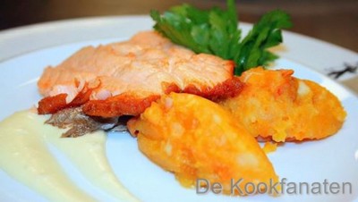 Zalm met mousseline van bloemkool en gestampte aardappel met pompoen