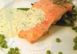 Gebraisseerde zalm met een mosterd-dillesaus en een ratatouille van peultjes