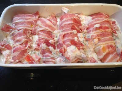Zalm uit de oven met spek en geitenkaas