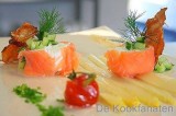 Carpaccio van asperges met gerookte zalm en Kempense geitenkaas met bronzen venkel