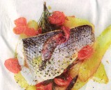 Zeebaars met aardappel en tomaat