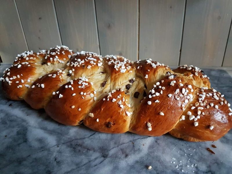 Melkbrood vlecht sinaasappel konfijt/siroop en pure chocolade druppels