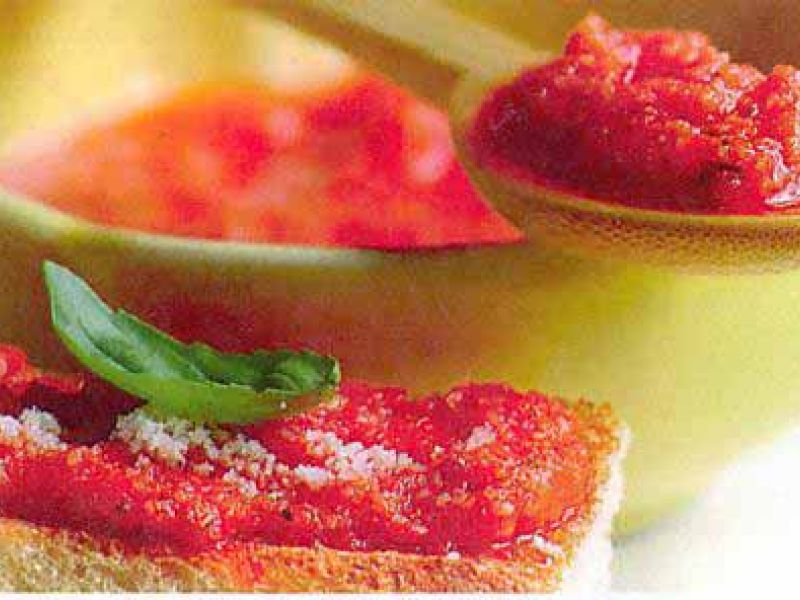 Bruschetta with tomato pesto