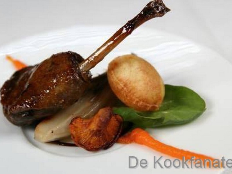 Eendenbout met een wortel-sinaas mousseline
