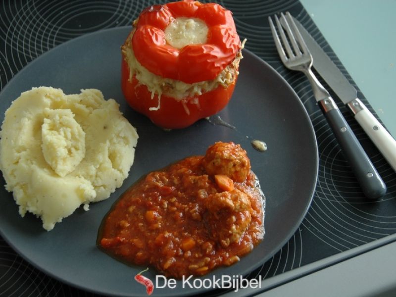 Gevulde paprika met kippengehakt