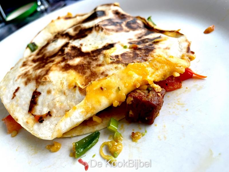 Quesadilla of chicken, chorizo and bell pepper