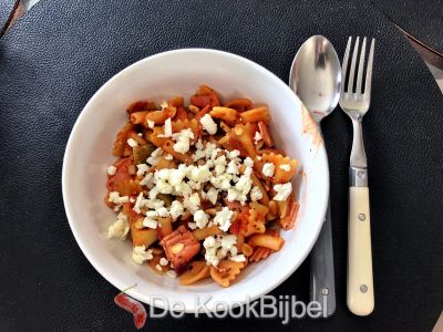 Pasta met artisjok en feta