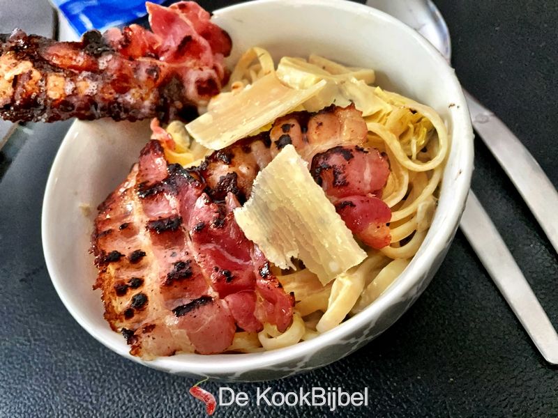 Linguini met bacon en artisjok