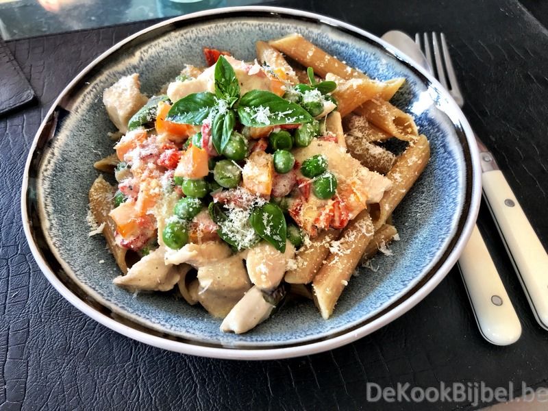 Penne met kip, paprika en mascarpone