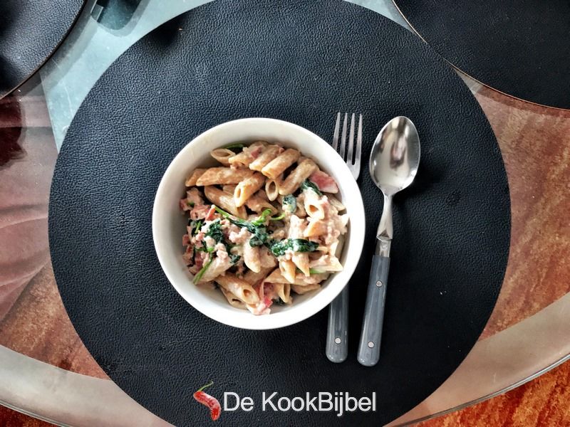 Penne met spinazie en balletjes