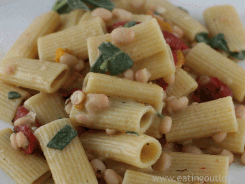 Rigatoni met kikkererwten en tomaat