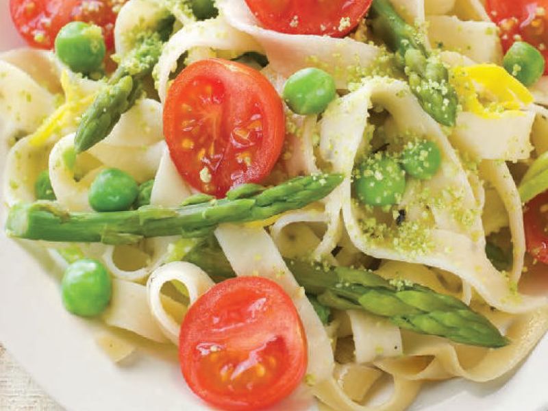 Tagliatelle met lente groenten