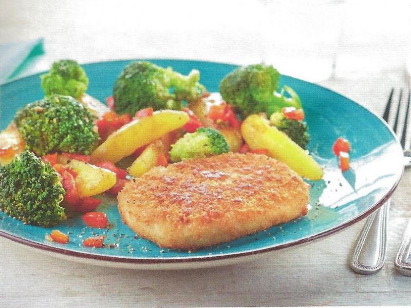Kabeljauwburger met broccoli en gebakken aardappelen