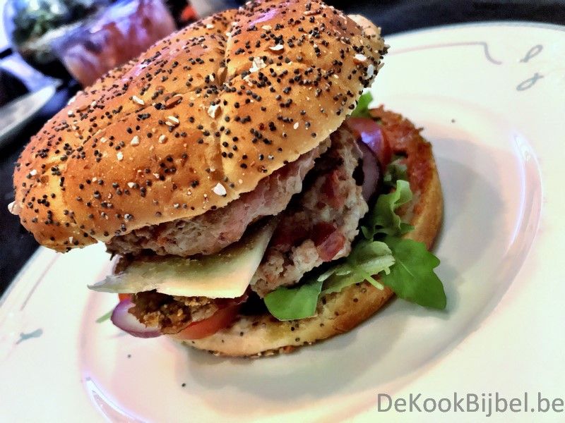 Runderburger met chorizo en tomatenaioli