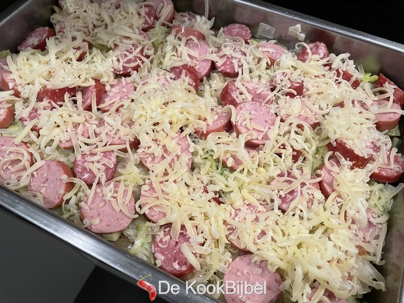 Aardappel, prei en rookworst ovenschotel