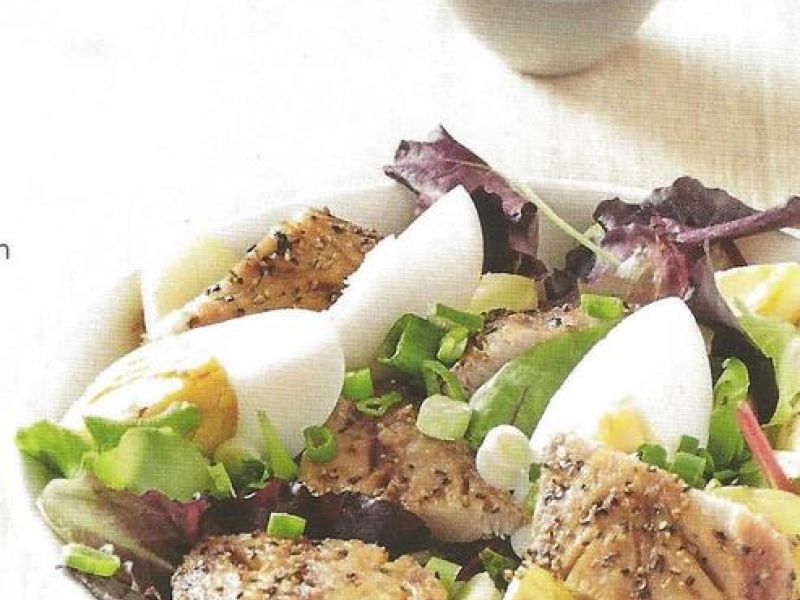 Salade met gerookte makreelfilet