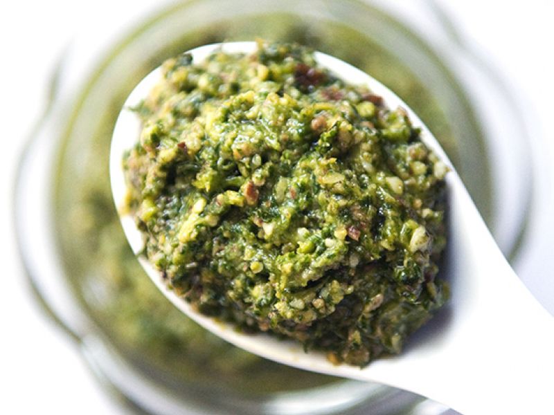 Pesto met noten en Spaanse peper