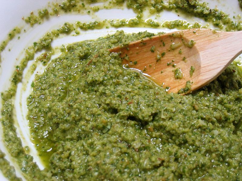 Pesto met groene olijven