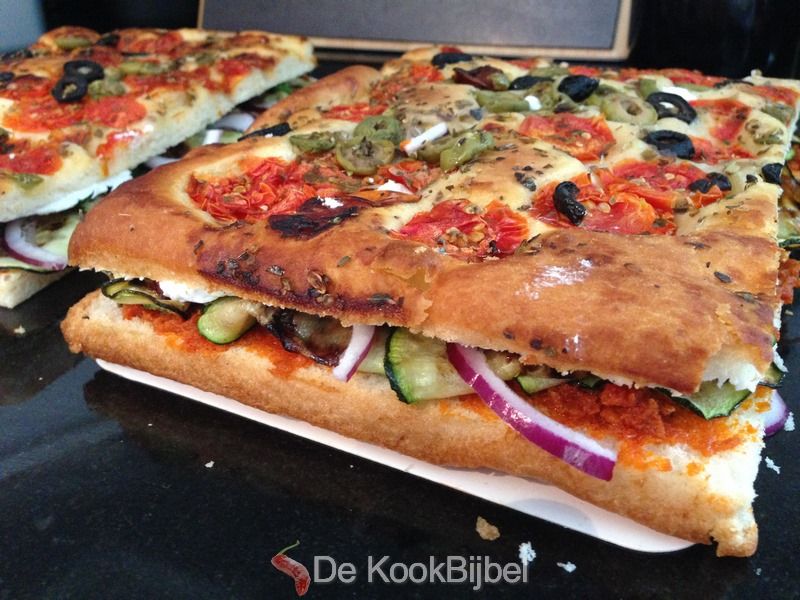 Focaccia met geitenkaas en courgette