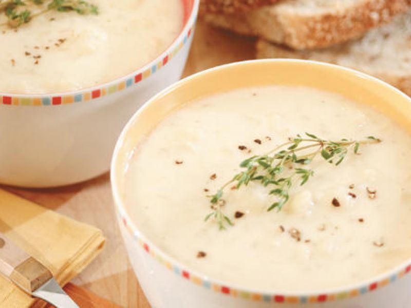 Cauliflower soup with mascarpone and mustard